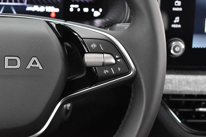 Škoda Kamiq 1.0 TSI BLACK DOTS*ZÁRUKA*DPH - fotka 18 z 36