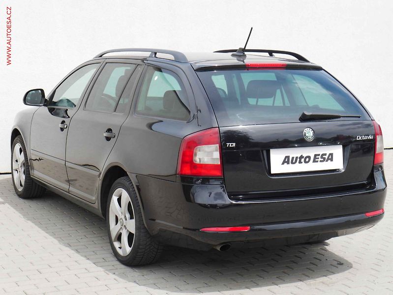 Škoda Octavia (2010) 1.6TDi, Navi, xenon - fotka 6 z 18