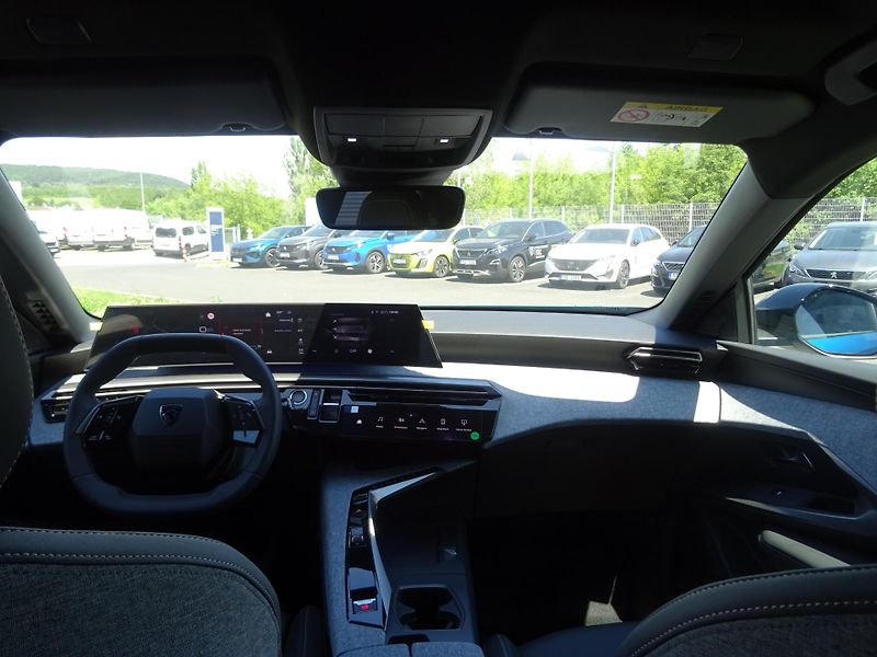 Peugeot 3008 (2025) ALLURE Hybrid 145k e-DCS6 - fotka 30 z 33