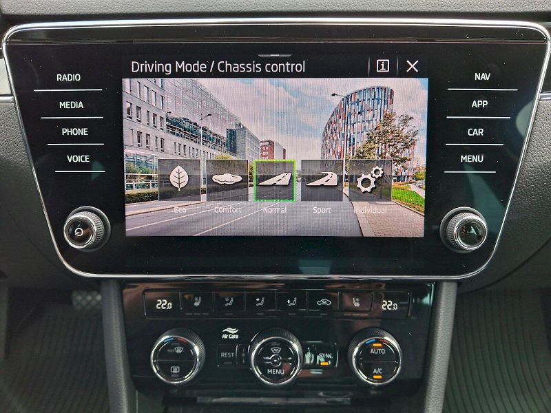 Škoda Superb (2021) Combi L&K DSG 4x4 2,0TDi 147kW - fotka 28 z 35