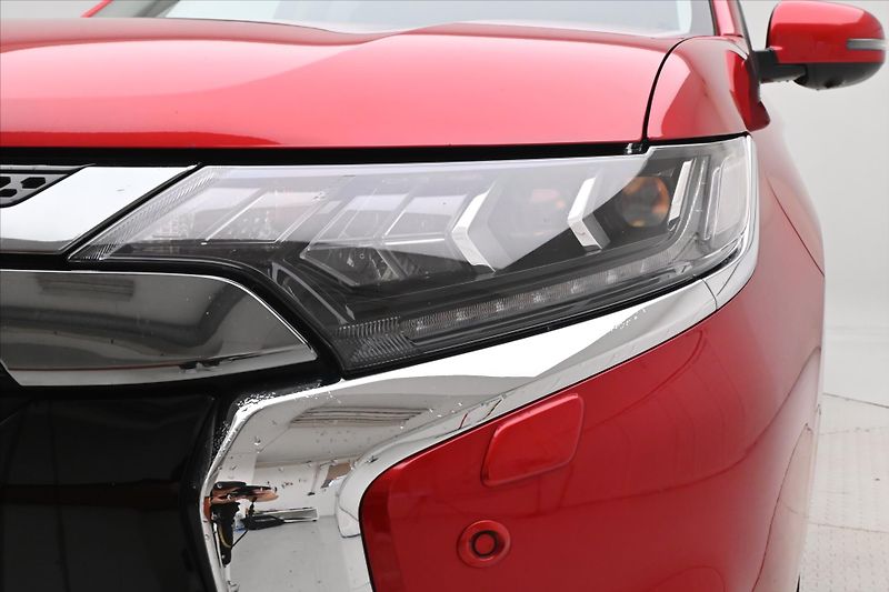 Mitsubishi Outlander 2,4 PHEV Intense+ 4WD Záruka a - fotka 30 z 32