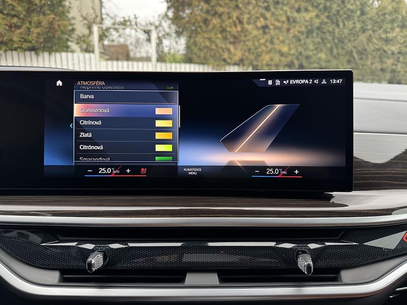 BMW X7 40i-INDIVID-MASÁŽE-R22-TAŽ. - fotka 25 z 47