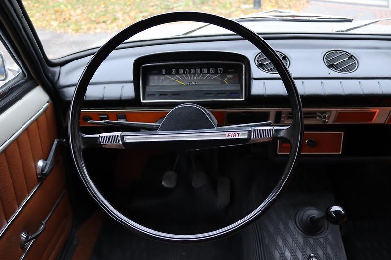 Fiat 124 1974 FIAT 124 SERIE III - fotka 28 z 50