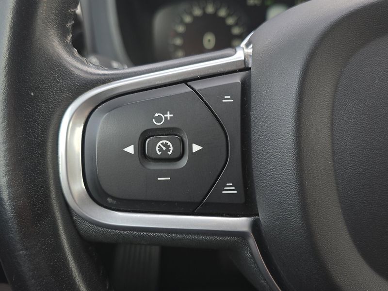 Volvo XC60 (2018) 2.0 D4 Drive-E A/T 140kW 4x4, - fotka 11 z 27