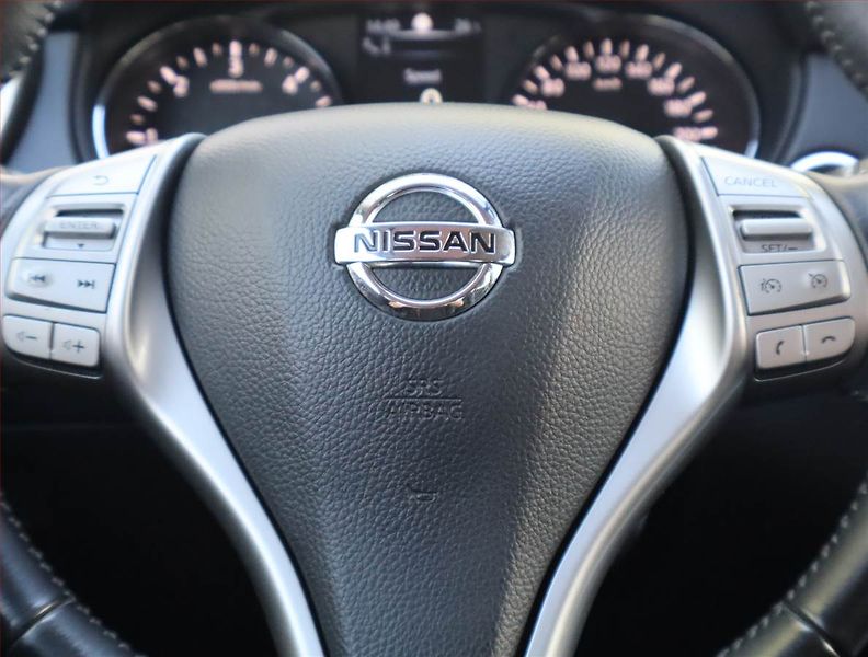 Nissan Qashqai (2016) 1.6 dCi, Kůže, Navi, Tempomat - fotka 16 z 17