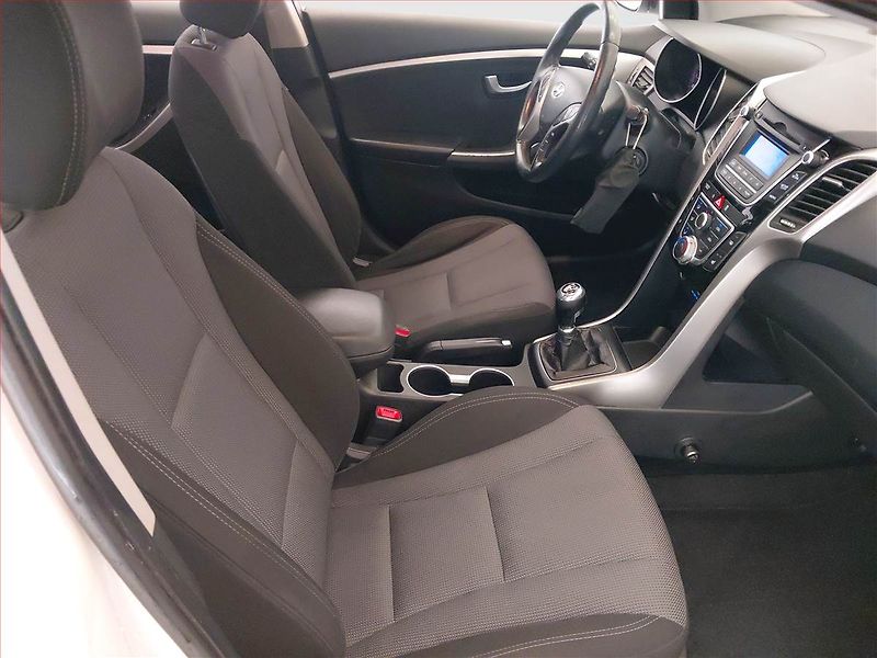 Hyundai i30 (2012) 1.6 GDI, Serv.kniha, Tempomat - fotka 9 z 17