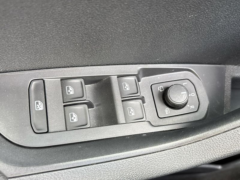 Škoda Karoq DSG SELECTION - fotka 21 z 26
