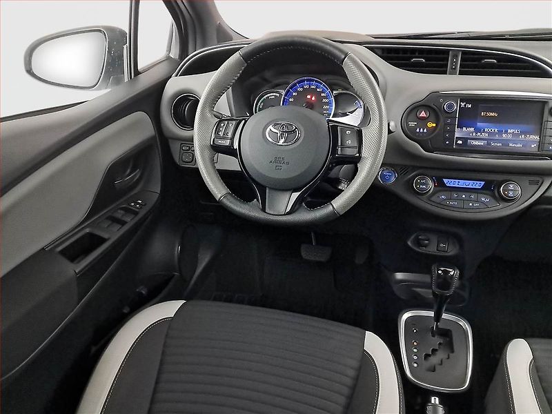 Toyota Yaris (2016) 1.5 Hybrid, Automat, ČR,1.maj - fotka 7 z 20