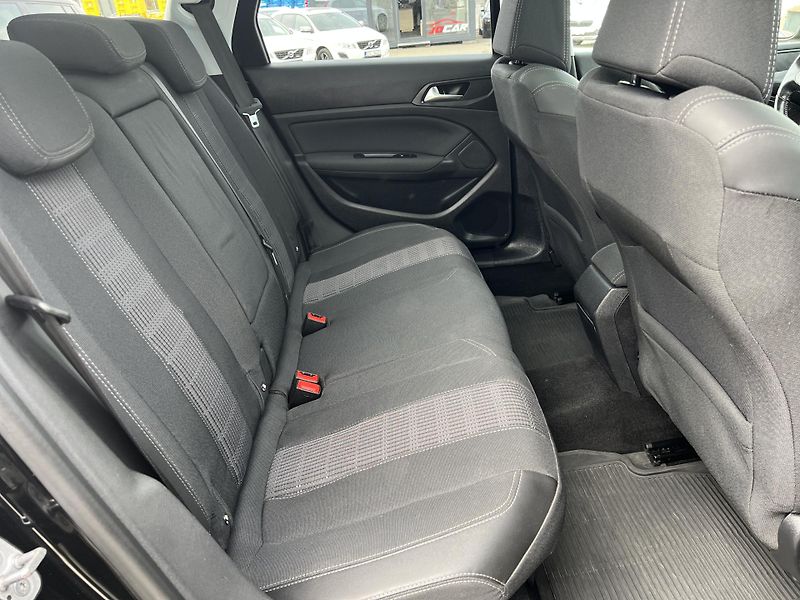 Peugeot 308 1.6HDi NAVI KLIMA TAŽNÉ ALU - fotka 32 z 45