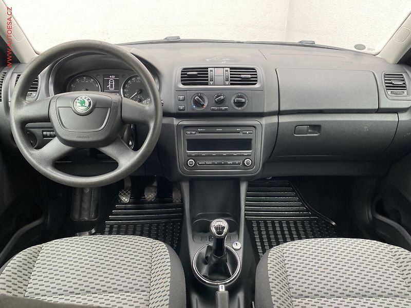 Škoda Fabia (2011) 1.2 TSI, ČR, Ambiente, AC - fotka 8 z 15