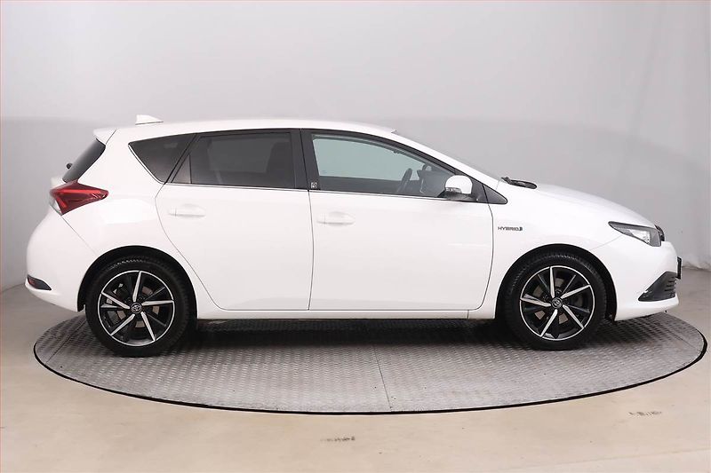 Toyota Auris (2018) Base Hybrid, Automat - fotka 6 z 18