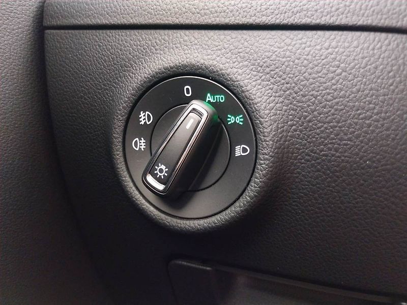 Škoda Superb (2017) Ambition 1.6 TDI, Navi, Xenony - fotka 20 z 23