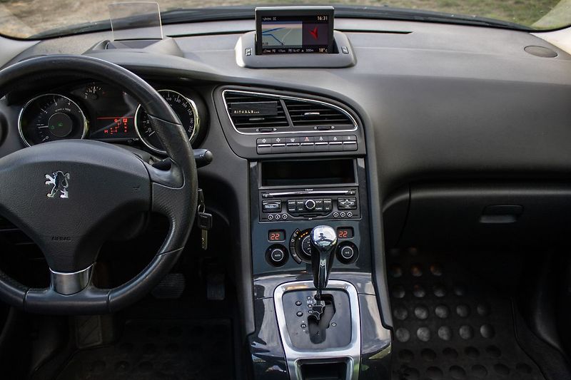 Peugeot 5008 - fotka 10 z 36