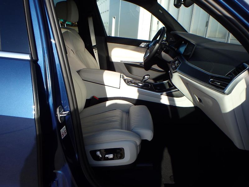 BMW X7 (2022) 4.0 d, INDIVIDUAL - fotka 13 z 26