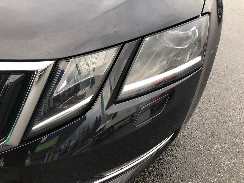 Škoda Octavia Combi 2,0 TDI DSG L&K 135 kW - fotka 25 z 30
