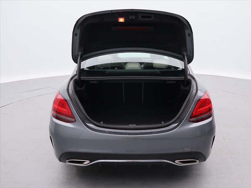 Mercedes-Benz Třídy C 2,0 C300 190kW CZ AMG paket - fotka 9 z 35
