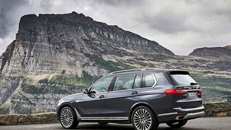 BMW X7 vs. Mercedes GLS vs. Volvo XC90 vs. Audi Q7