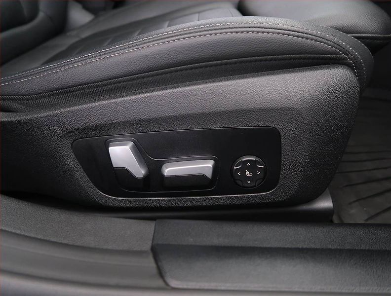 BMW i4 (2022) M50, SoH 88% - fotka 28 z 34