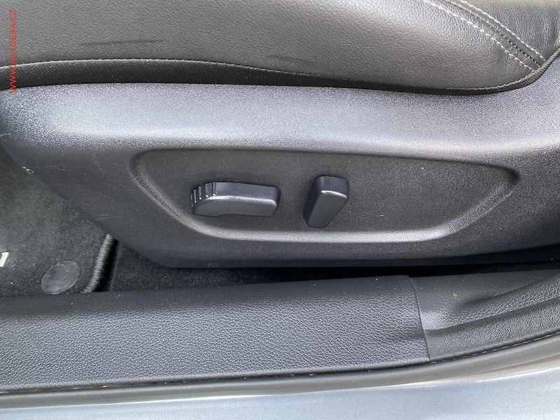 Nissan Qashqai (2019) 1.3DiG-T, N-Connecta, AT - fotka 14 z 18