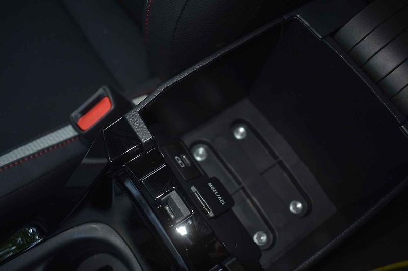 Modernizovaná Toyota Corolla TS se dobře cítí i na venkovských silnicích