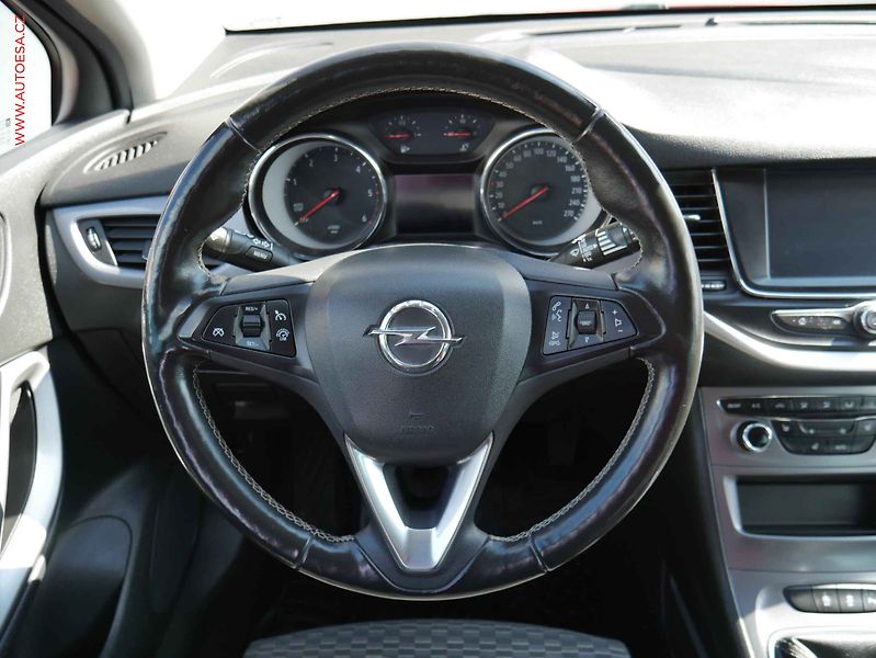 Opel Astra (2018) 1.6 CRDi Sports Tourer, ČR - fotka 13 z 20
