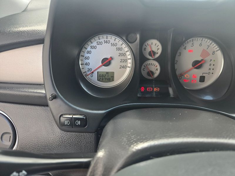 Mitsubishi Outlander (2005) 2.4 i 4x4 - fotka 20 z 28