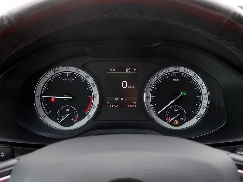 Škoda Karoq (2019) Style 2.0 TDI, 4X4, Automat - fotka 11 z 14