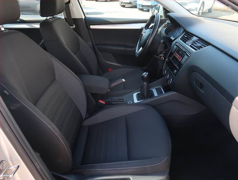 Škoda Octavia (2018) Ambition Plus 1.4 TSI - fotka 9 z 21