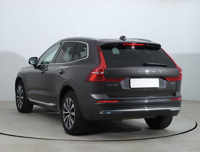 Volvo XC60 (2022) Inscription B5 AWD - fotka 4 z 24