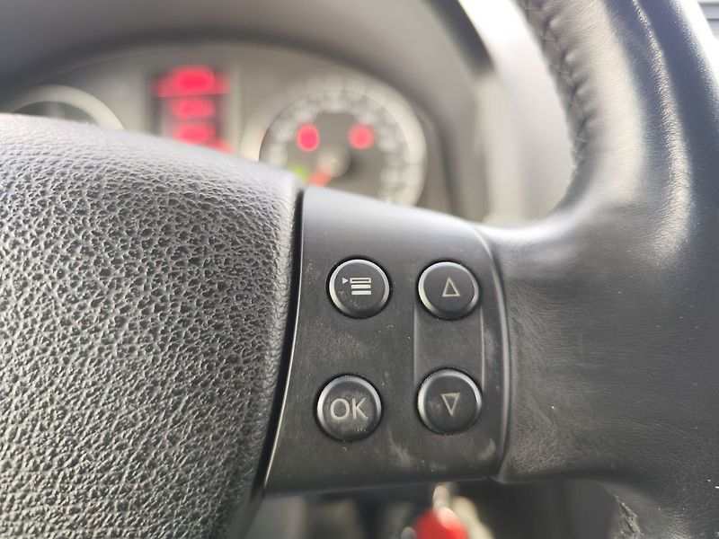 Volkswagen Golf 1.9 TDI/77kW DSG - fotka 19 z 24