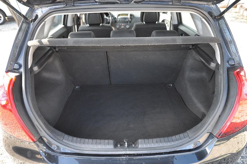 Kia Ceed 1.4i 66kW 5dv. - fotka 8 z 15