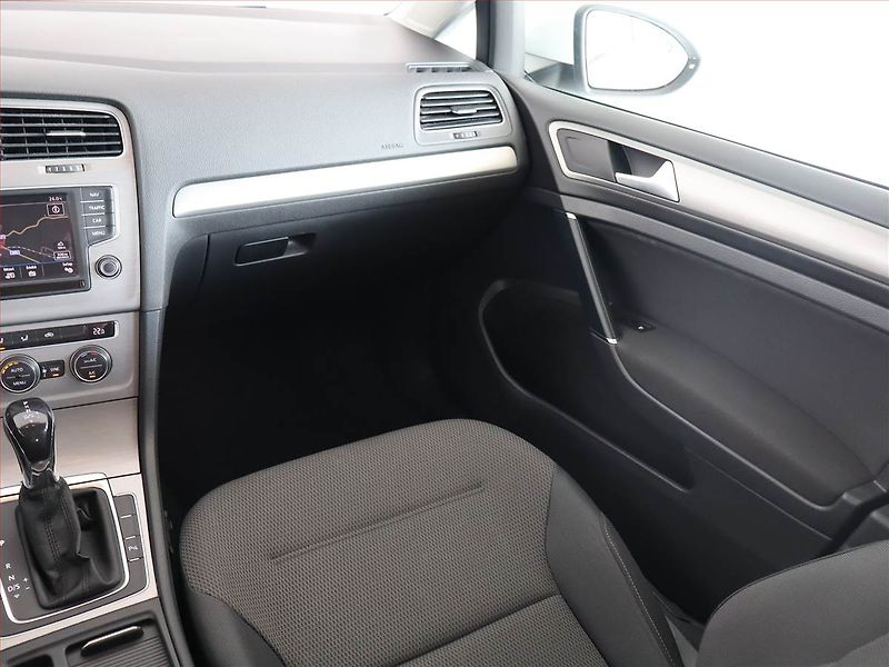 Volkswagen Golf (2016) 1.6 TDI, Automat, Serv.kniha - fotka 8 z 16