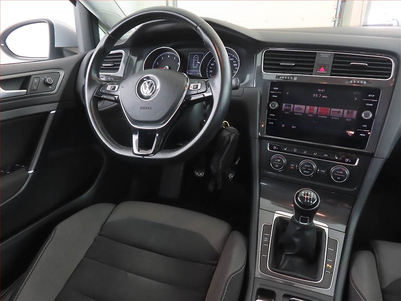 Volkswagen Golf (2018) Comfortline 1.0 TSI - fotka 7 z 15