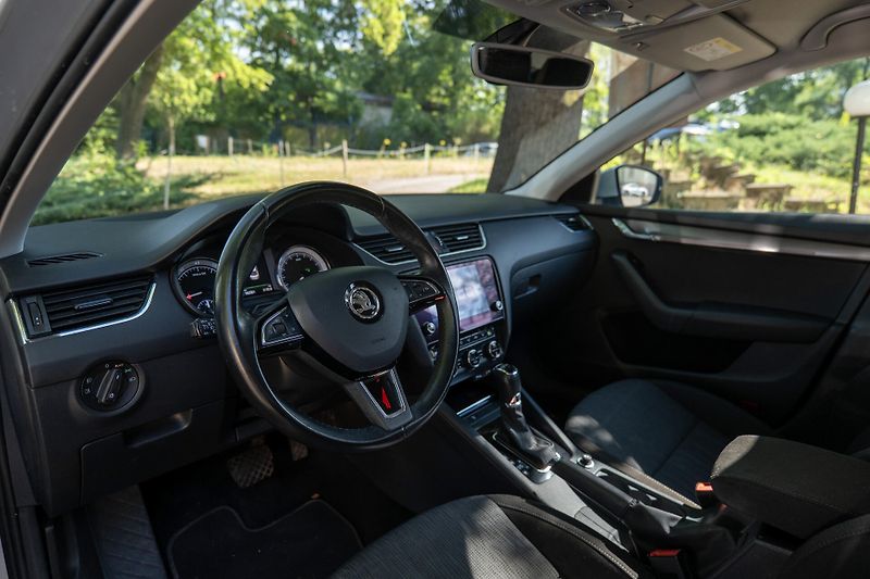 Škoda Octavia 1.0 TSI DSG CarPlay Tažné Senz - fotka 11 z 30