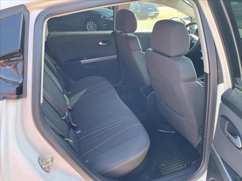 Seat Leon 2,0 TDi STYLE ROZVODY KLIMA - fotka 12 z 37