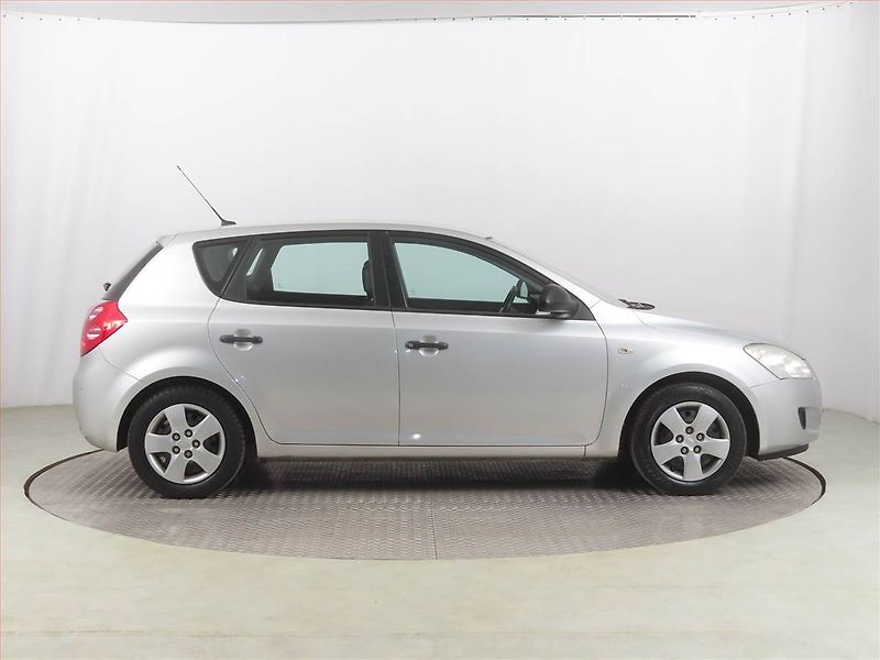 Kia Ceed (2008) 1.4 CVVT, po STK, dobrý stav - fotka 6 z 15
