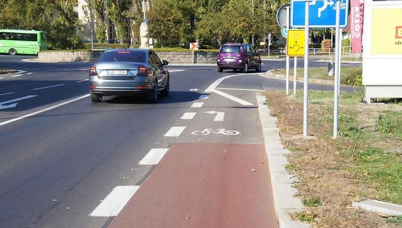 Konec vyhrazeného pruhu pro cyklisty