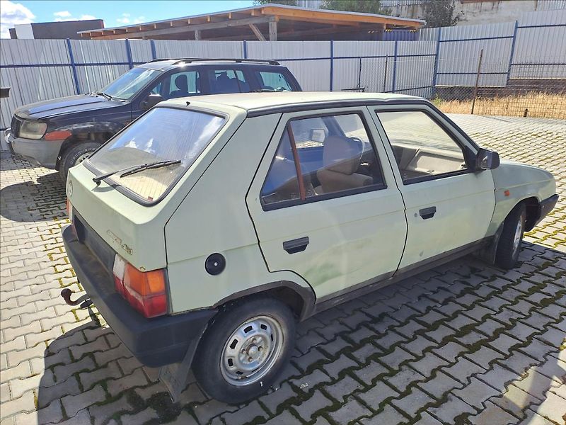 Škoda Favorit 1,3 ECO UHRAZENO 1.MAJITEL  13 - fotka 4 z 9