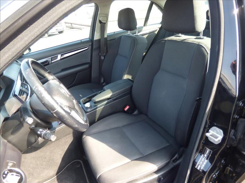 Mercedes-Benz Třídy C 2,2 CDI BlueEfficiency  180 CD - fotka 15 z 41