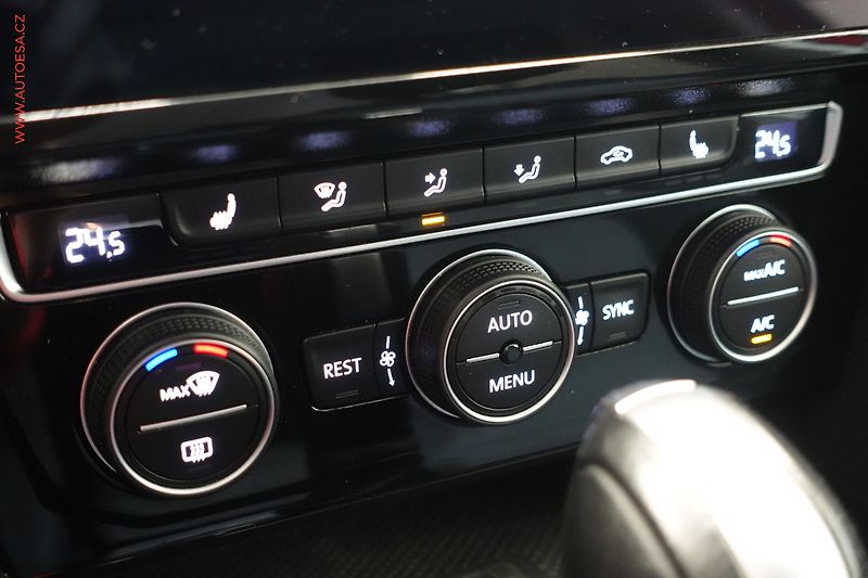Volkswagen Passat (2019) 2.0 TDi, DSG, LED, kamera - fotka 21 z 24