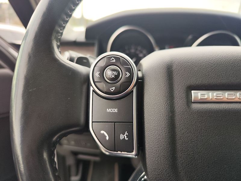 Land Rover Discovery 3.0 Td6 HSE/190kW Pano 7.míst - fotka 31 z 38
