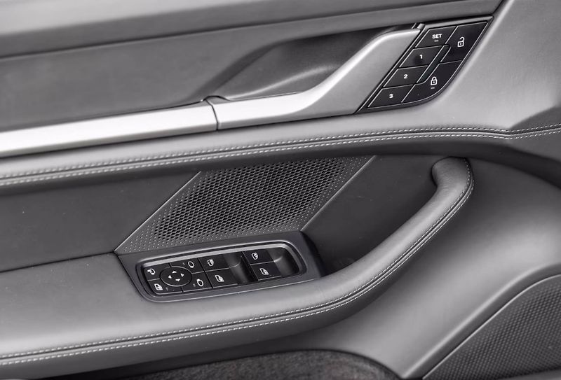 Porsche Taycan Sport Turismo ACC 360 BOSE Mat - fotka 8 z 20