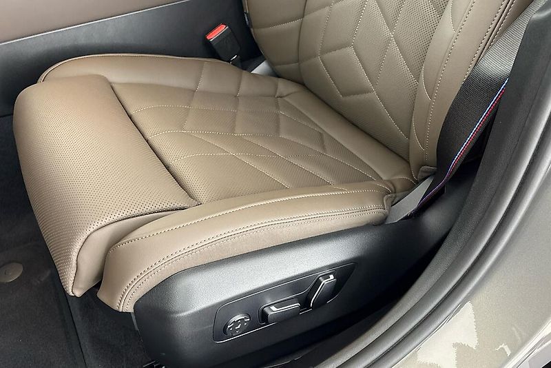 BMW Řada 5 540d xDrive Touring - fotka 7 z 24