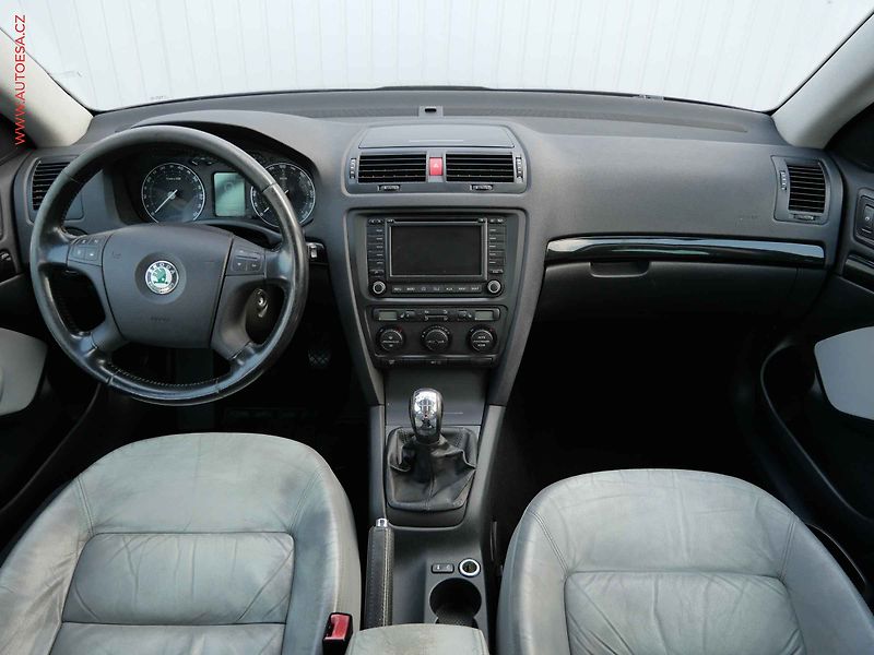 Škoda Octavia (2007) 2.0FSI, Xenon, šíbr, kůže - fotka 8 z 19