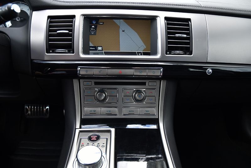 Jaguar XF 3.0 V6 S 202 kW A/T,XENON,NAVI - fotka 22 z 48
