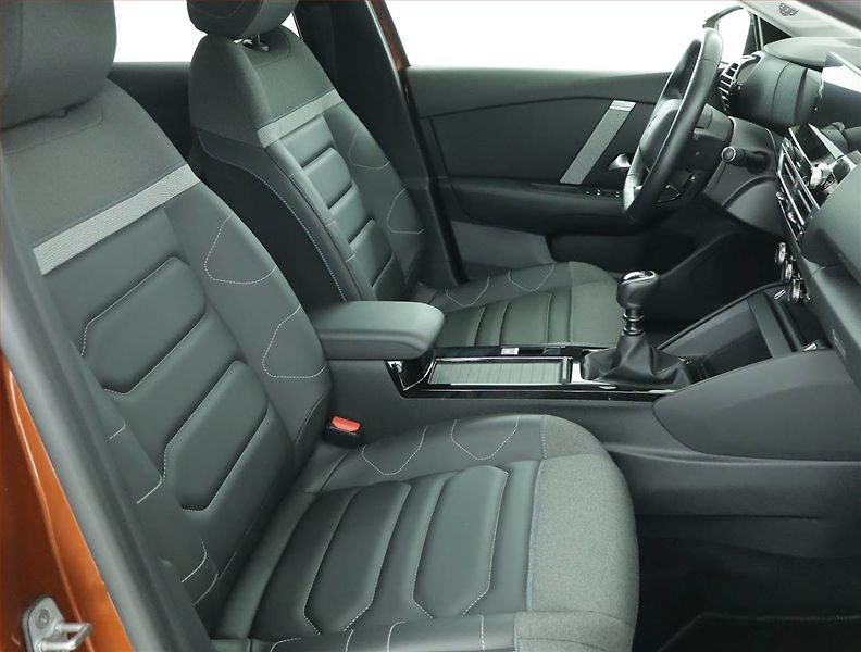 Citroën C4 (2021) 1.2 PureTech, Serv.kniha, Kůže - fotka 9 z 18