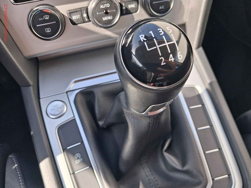 Volkswagen Passat (2015) 2.0 TDi, 1.maj, AC, temp - fotka 12 z 19