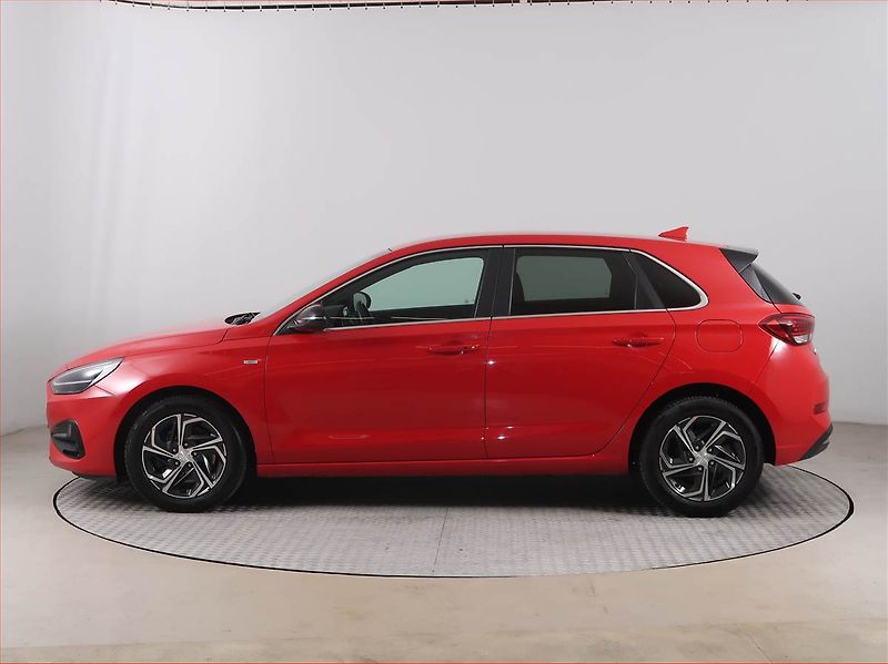 Hyundai i30 (2022) Style 1.5 T-GDI MHEV - fotka 3 z 16