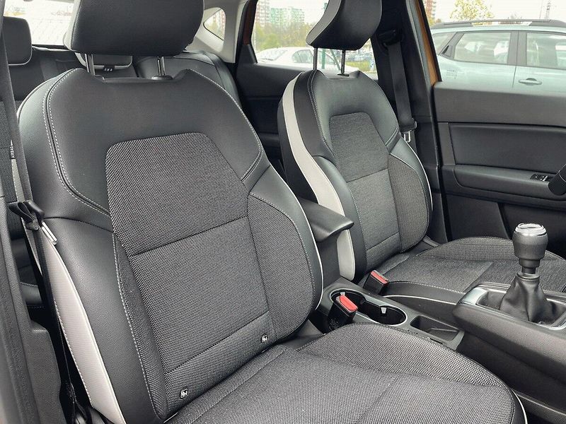 Renault Captur (2023) 1.0 TCe,67kW,Intens,1.Maj,ČR - fotka 30 z 32