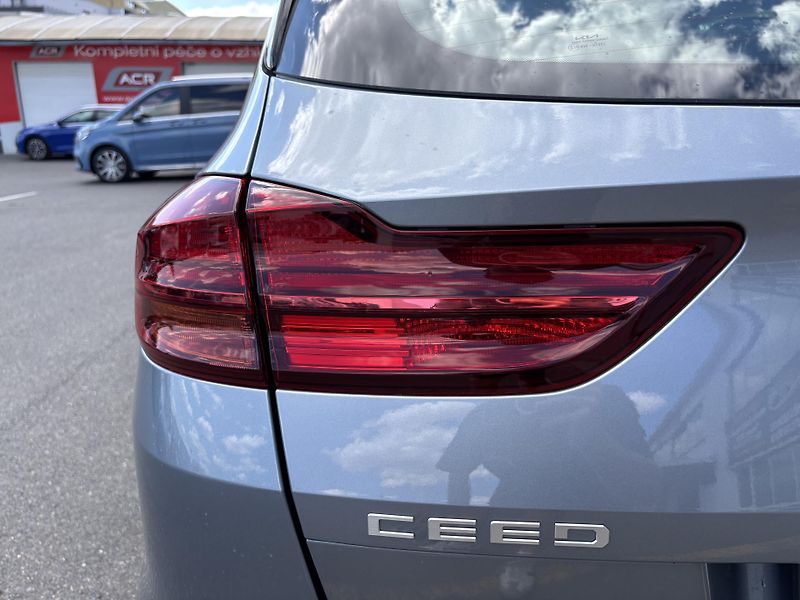 Kia Ceed (2023) SW Spin 1.5 T-GDI (118 kW) - fotka 12 z 25